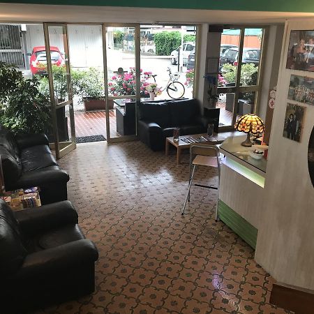 רימיני Hotel Mirella מראה חיצוני תמונה