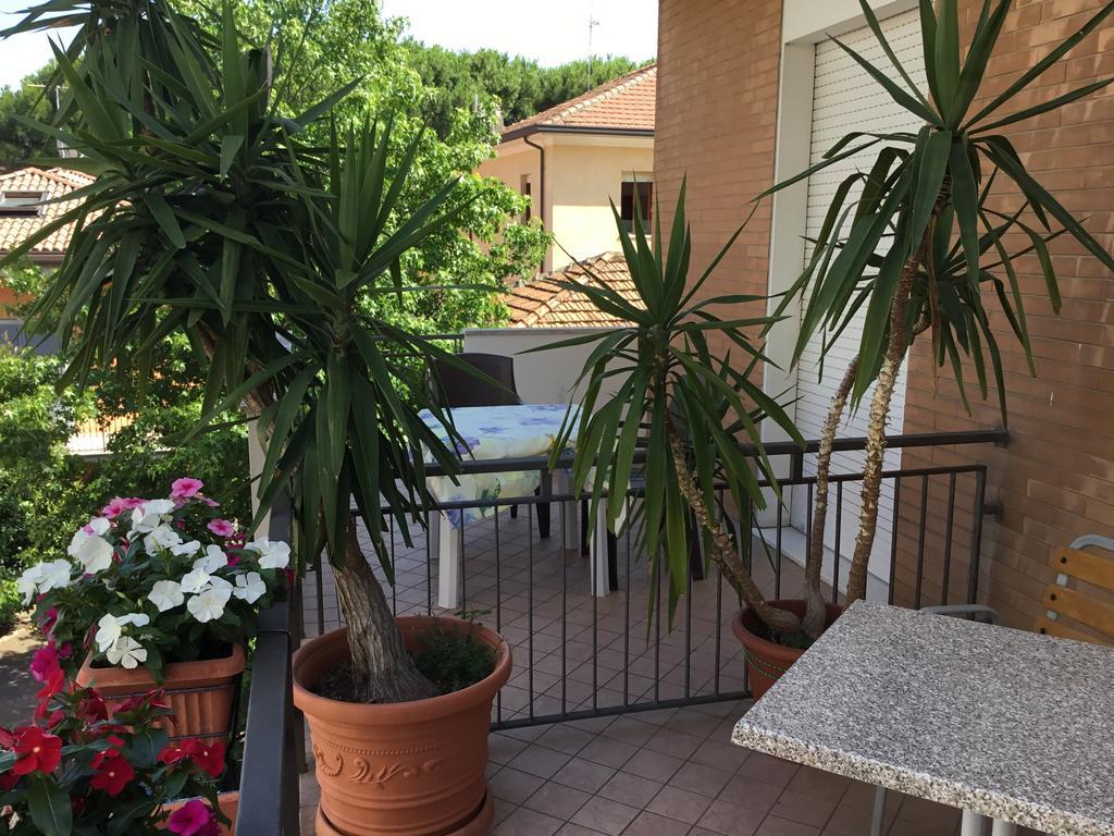 רימיני Hotel Mirella מראה חיצוני תמונה