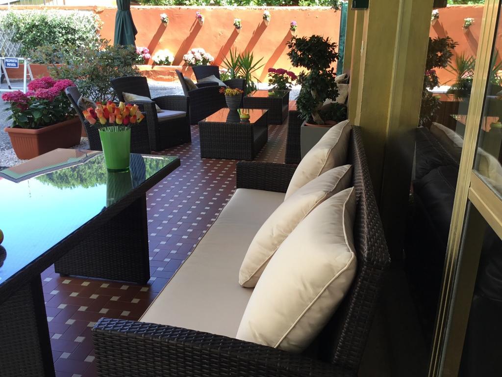 רימיני Hotel Mirella מראה חיצוני תמונה