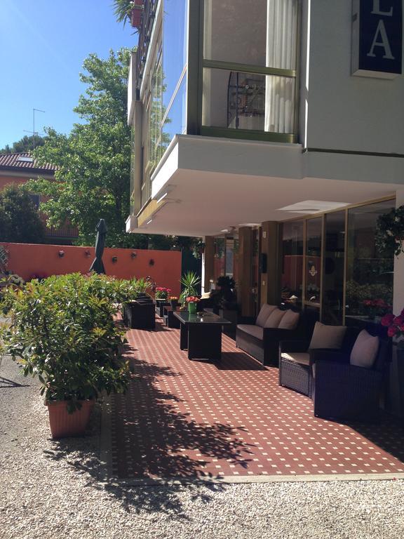 רימיני Hotel Mirella מראה חיצוני תמונה