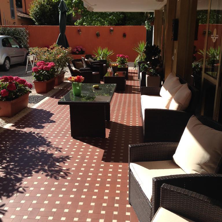 רימיני Hotel Mirella מראה חיצוני תמונה