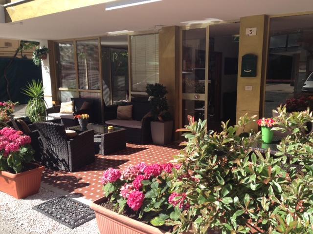 רימיני Hotel Mirella מראה חיצוני תמונה