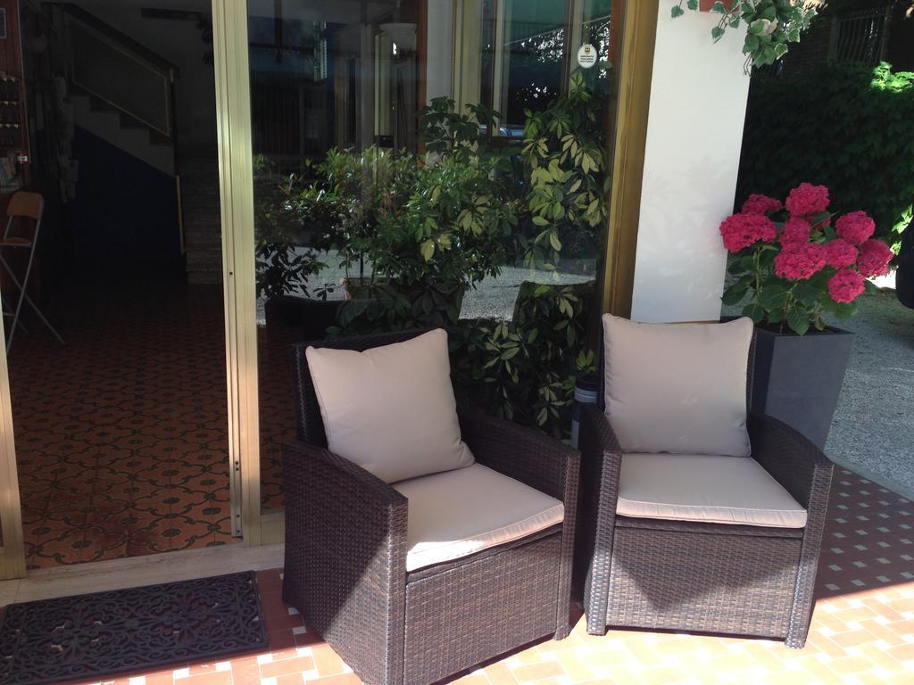 רימיני Hotel Mirella מראה חיצוני תמונה