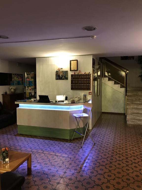 רימיני Hotel Mirella מראה חיצוני תמונה
