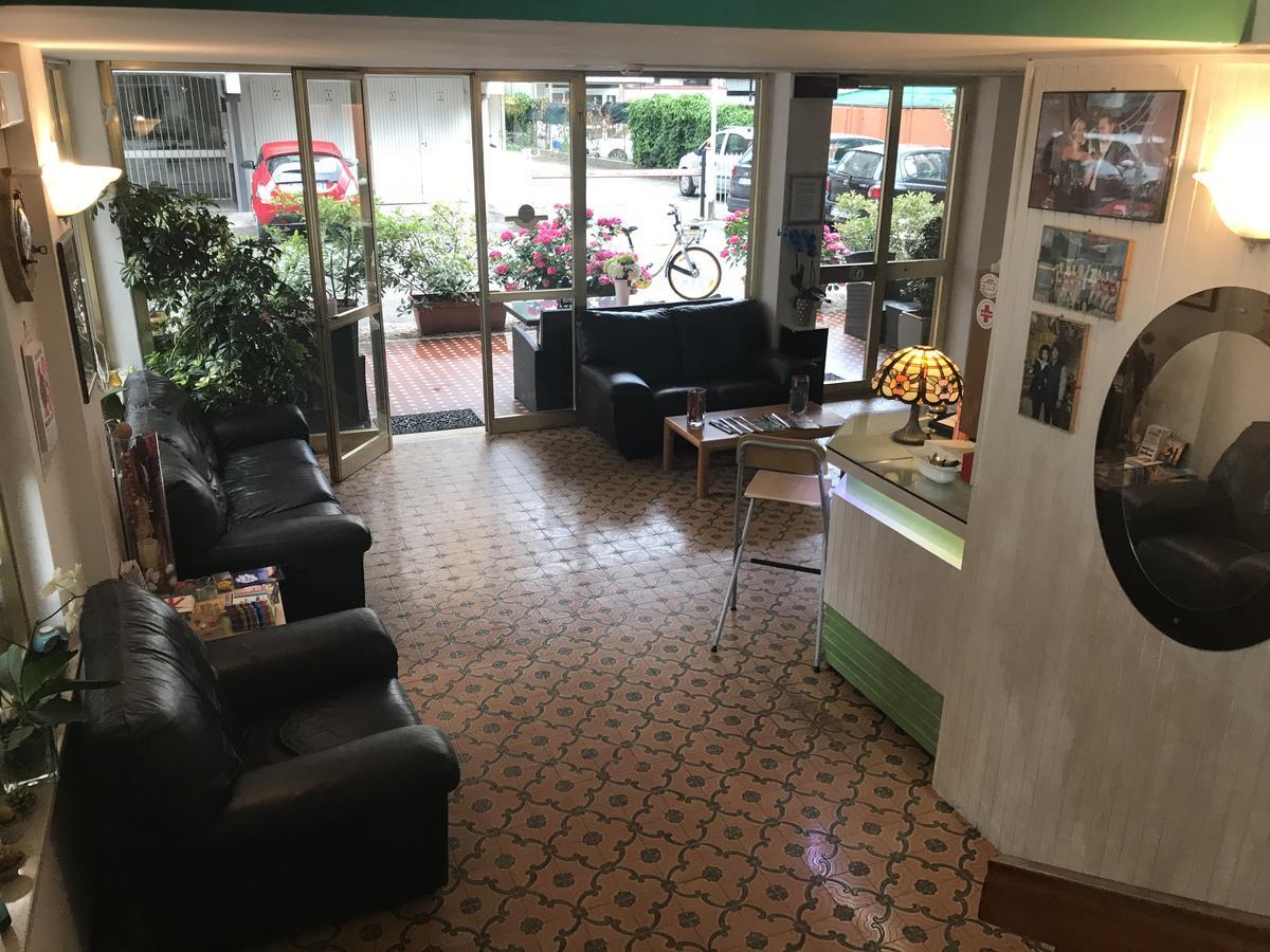 רימיני Hotel Mirella מראה חיצוני תמונה