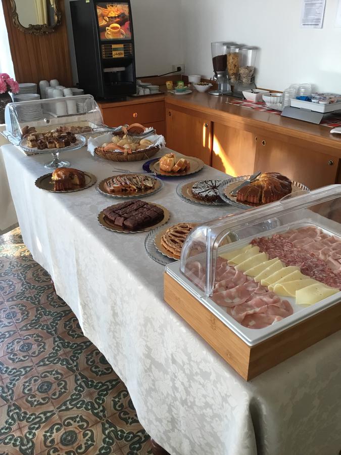 רימיני Hotel Mirella מראה חיצוני תמונה