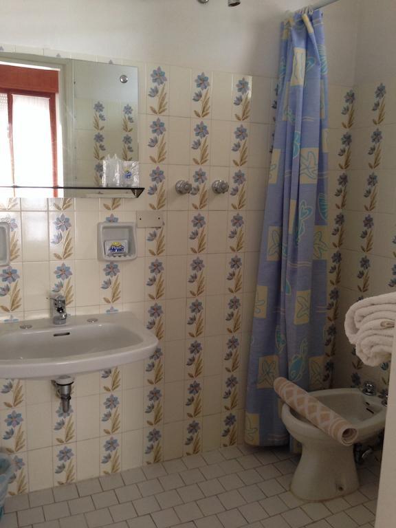 רימיני Hotel Mirella מראה חיצוני תמונה